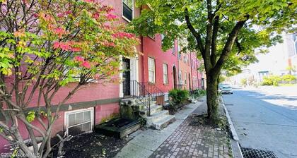 ✨Historic Full Amenities 2BR Apt @ Downtown Albany