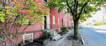 ✨Historic Full Amenities 2BR Apt @ Downtown Albany