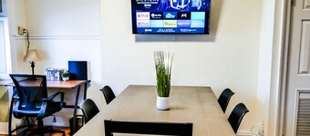 ✨Historic Full Amenities 2BR Apt @ Downtown Albany