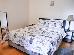 2 soverom, skrivebord, strykejern/-brett og wi-fi (inkludert)