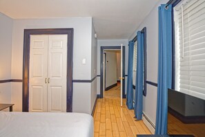 2 bedrooms, desk, iron/ironing board, free WiFi - ✨Historic Full Amenities 2BR Apt @ Downtown Albany (Albany)