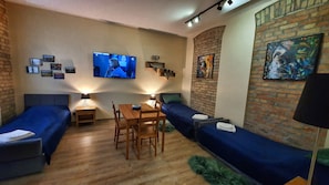 1 多间卧室、熨斗/熨衣板、WiFi、床单