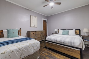 3 chambres, fer et planche à repasser, Wi-Fi, draps fournis