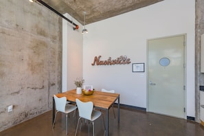Dining - Studio Loft in Downtown Nashville! (Nashville)