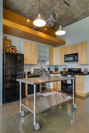 Fridge, microwave, oven, stovetop - Spacious Loft in Nashville Gulch Neighborhood! (Nashville)