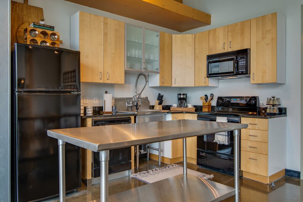 Refrigerador, microondas, horno y parrilla de estufa 