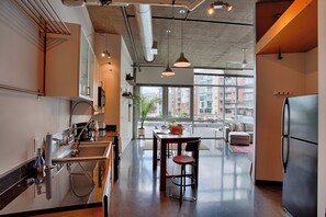 Interior - Sleep 6! Stylish Loft Near Broadway! (Nashville)