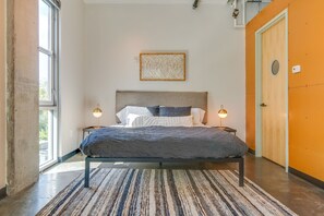 1 slaapkamer, een strijkplank/strijkijzer, wifi, beddengoed