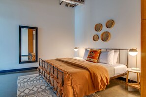 1 slaapkamer, een strijkplank/strijkijzer, wifi, beddengoed