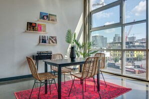 Dining - Spacious Condo in Downtown Gulch Neighborhood! (Nashville)
