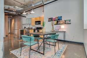 Dining - Stylish Loft in the Heart of Nashville (Nashville)