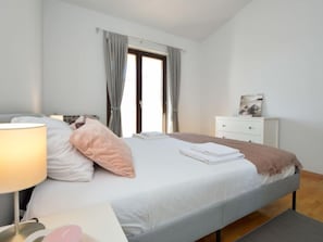 3 bedrooms, Internet