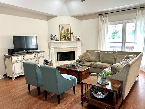Smart TV, fireplace, DVD player, books