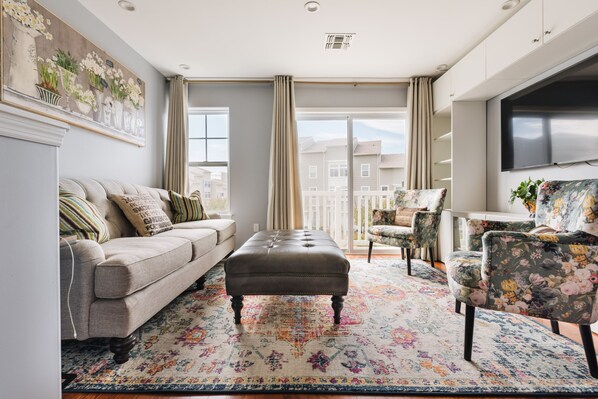 Smart TV - Perfect 1-Bedroom Apt. by the Beach in NYC (Queens)