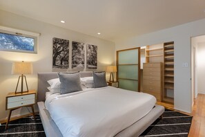 3 Schlafzimmer, Schreibtisch, Bügeleisen/Bügelbrett, Reisekinderbett