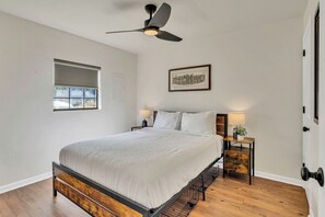 2 habitaciones, tabla de planchar con plancha, wifi y ropa de cama 