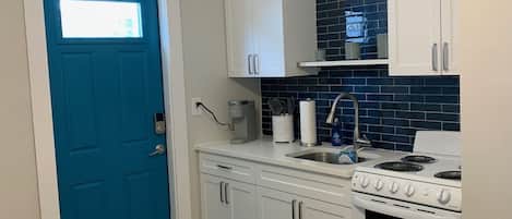 Geladeira, micro-ondas, fogão, cooktop