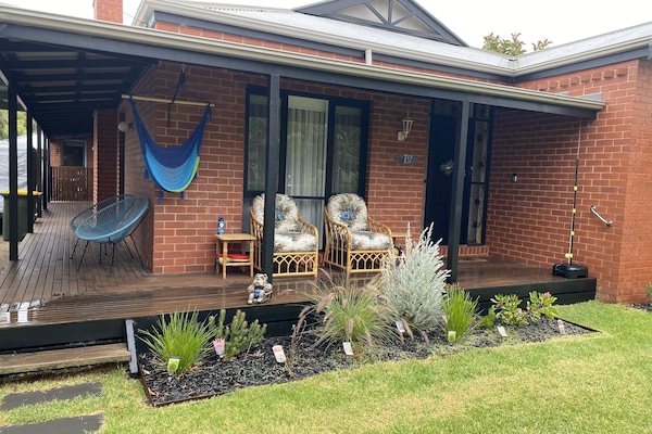 Front of house & yard