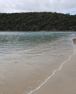 Beach nearby - Gorgeous pet-friendly house at Pambula Beach. (Pambula Beach)