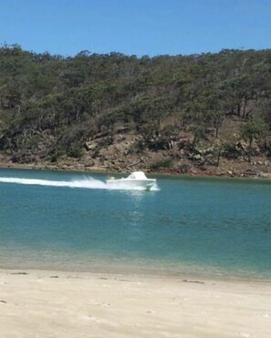 Una playa cerca