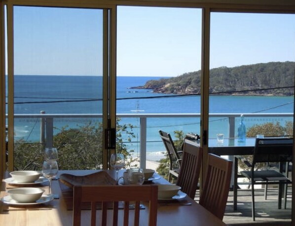 Outdoor dining - Gorgeous pet-friendly house at Pambula Beach. (Pambula Beach)