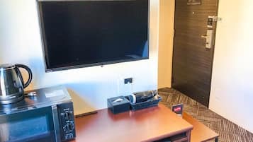 高級寝具、デスク、アイロン / アイロン台、WiFi (無料)