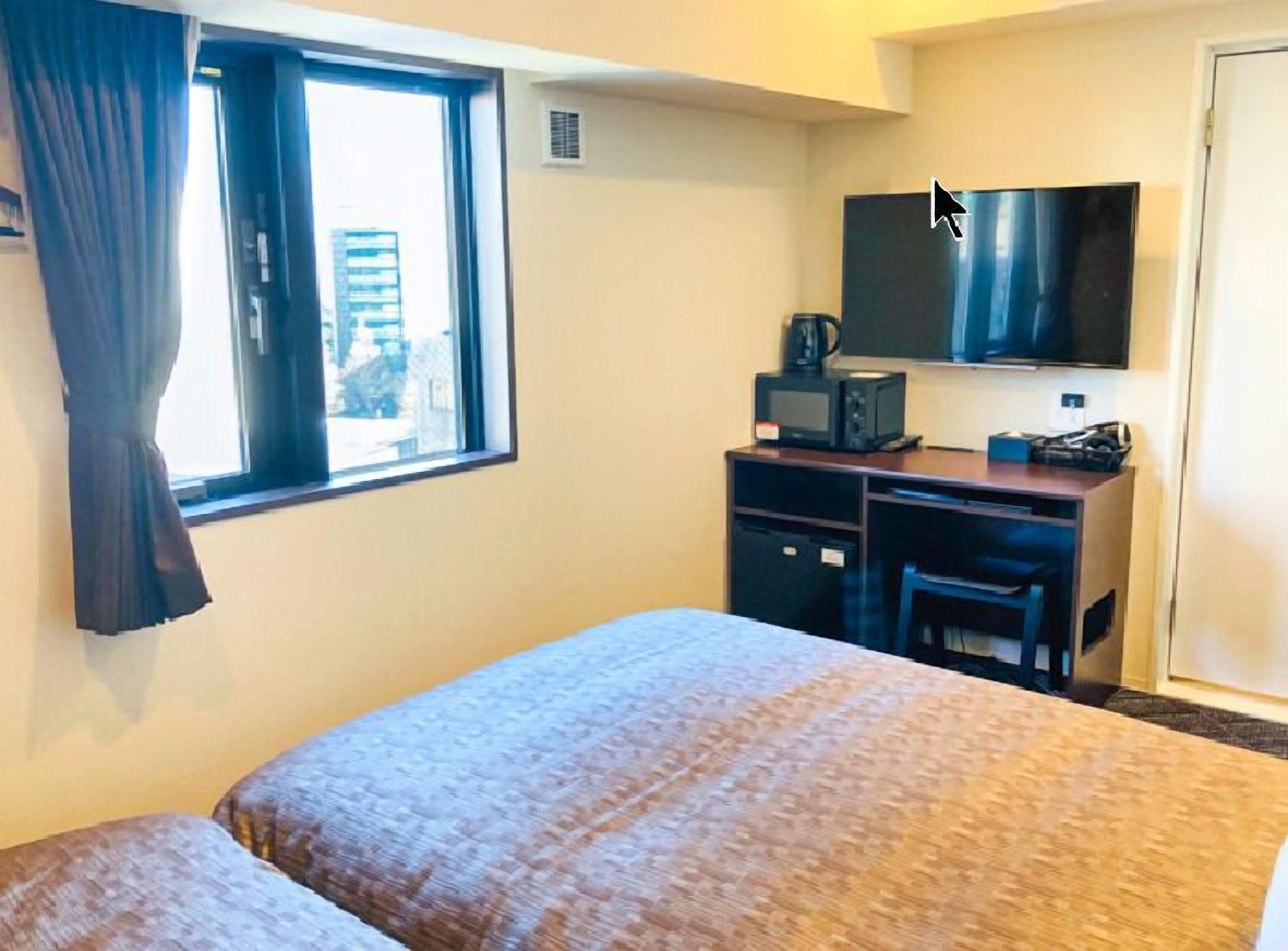 Premium bedding, desk, iron/ironing board, free WiFi