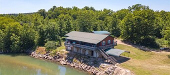 Cabin Right on Current River, conveniently located close to town.