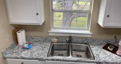 Cozy Loft Apartment....Safe quiet area.... Great for singles or couple