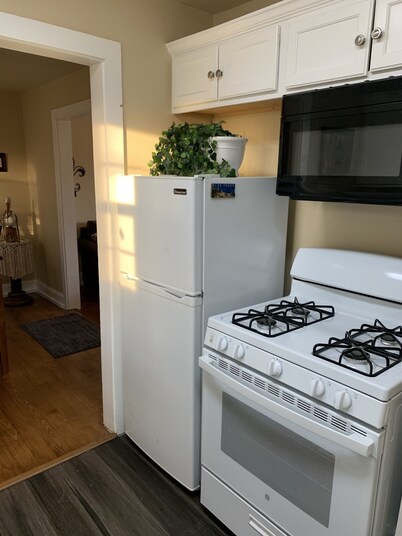 Cozy Loft Apartment....Safe quiet area.... Great for singles or couple
