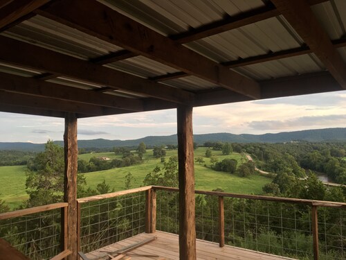 NEW! CJ's Crooked Hideaway-Secluded Cabin Near the White River