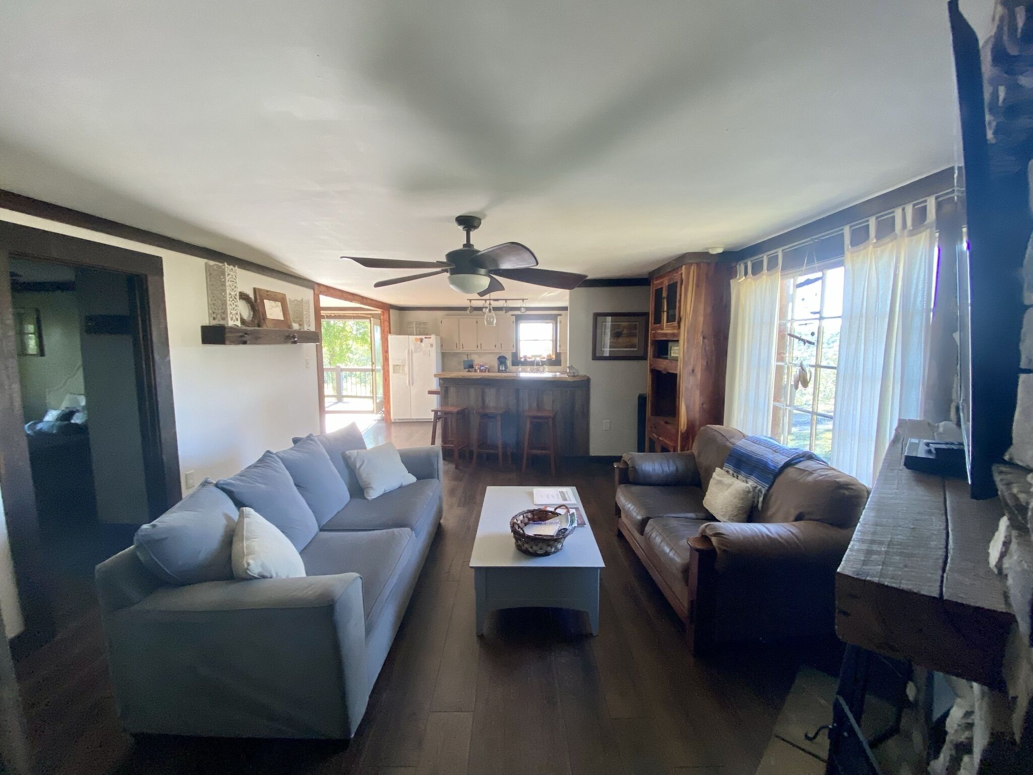 Smart TV, fireplace, DVD player, books