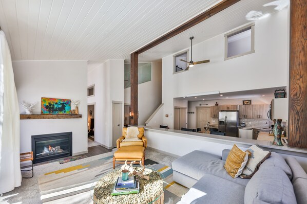Smart TV, fireplace