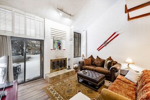 Télévision, cheminée