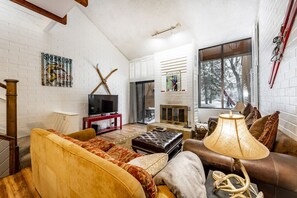 Télévision, cheminée