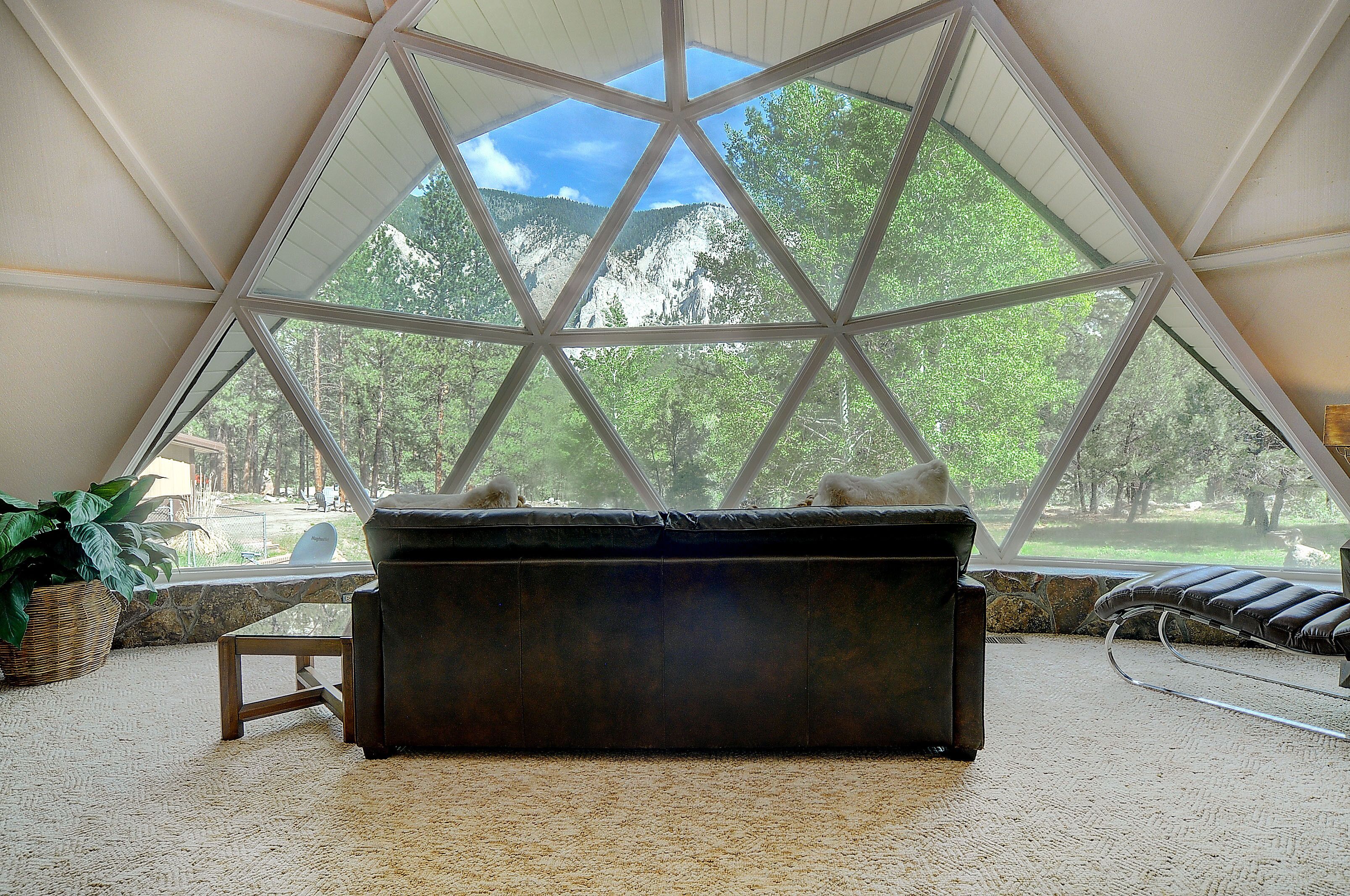PRIVATE INDOOR HOT SPRINGS POOL~RETRO GEODESIC DOME~CHALK CLIFFS