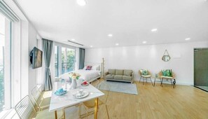 Room (302 (Ocean View)) | Free WiFi - Blooming Pension (Geoje)