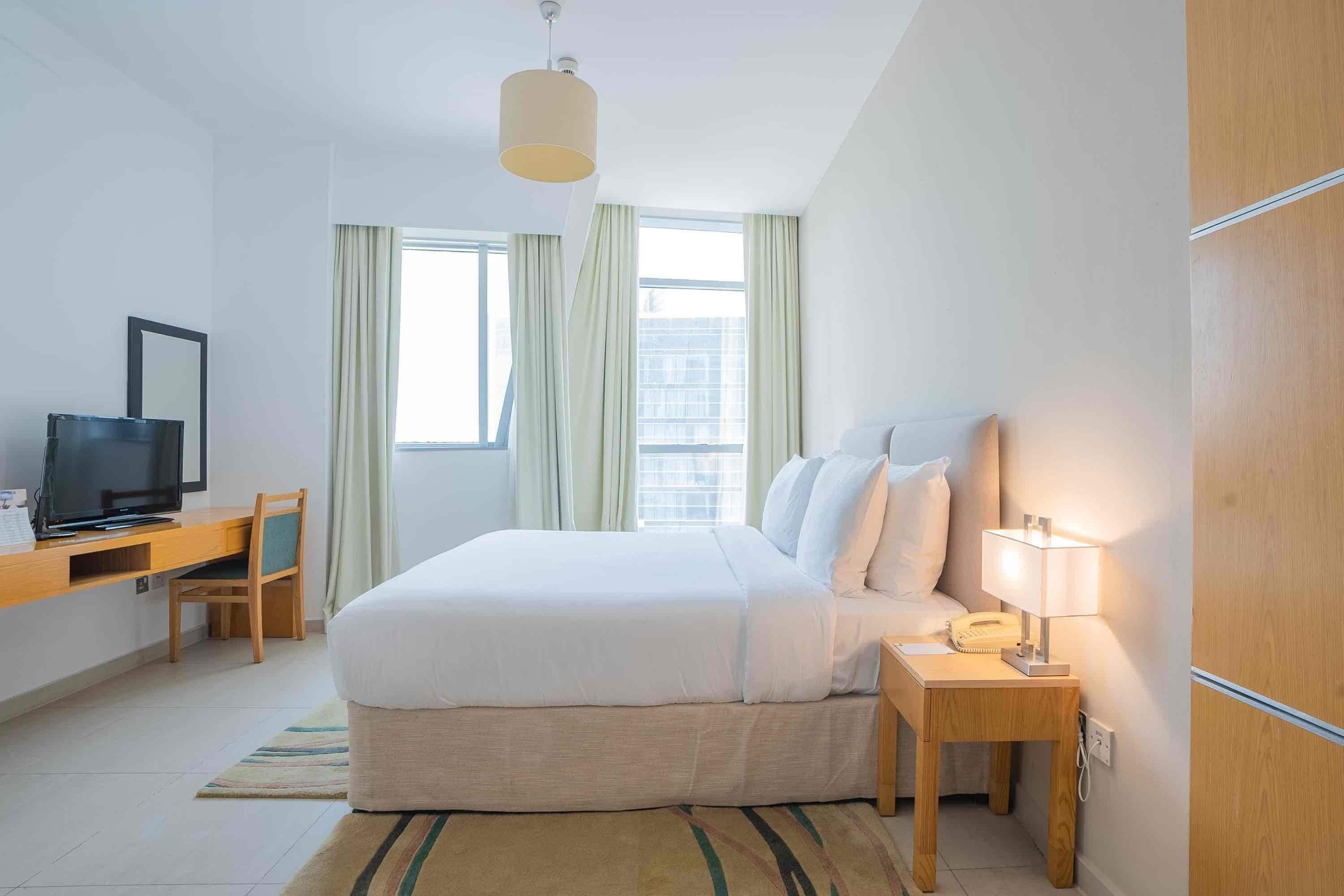 Bathtub, free toiletries, hair dryer, slippers