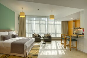 Deluxe Studio | Egyptian cotton sheets, premium bedding, down duvets, in-room safe - Grand Heights Dubai Hotel Apartments (Dubai)