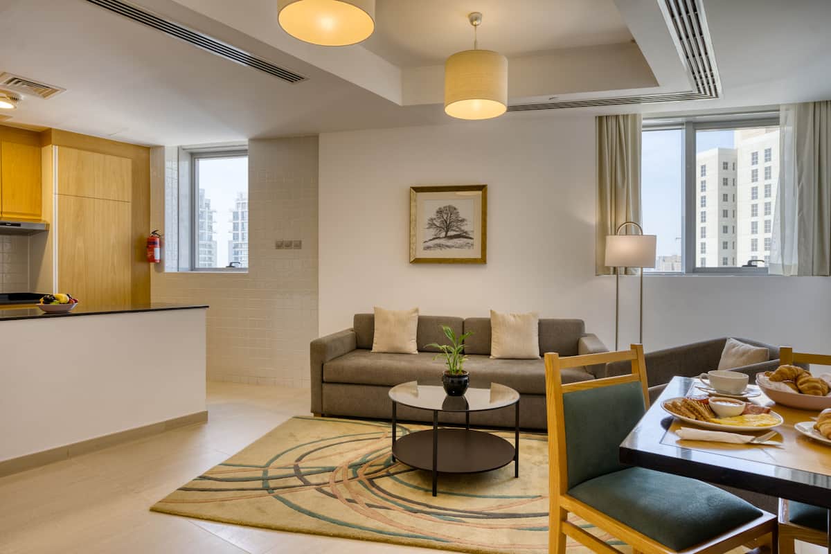 Deluxe One-bedroom Apartment | 1 sovrum, egyptiska bomullslakan och sängtillbehör av högsta kvalitet