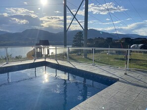 Piscina a l'aire lliure i piscina climatitzada 