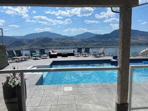 Piscina a l'aire lliure i piscina climatitzada 