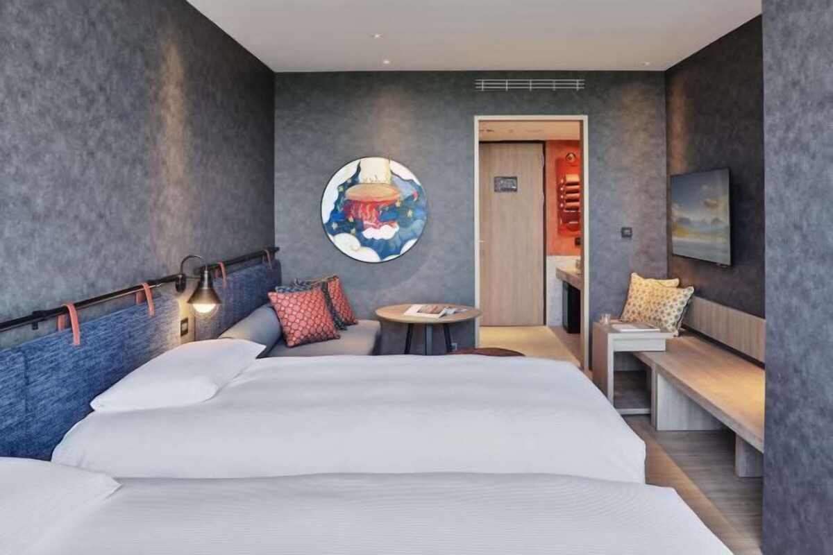 Blackout curtains, soundproofing, free WiFi, bed sheets