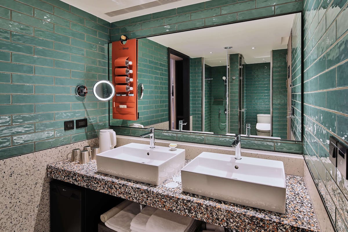 superior quadruple - 4 pax | bathroom | shower, hair dryer, slippers, bidet