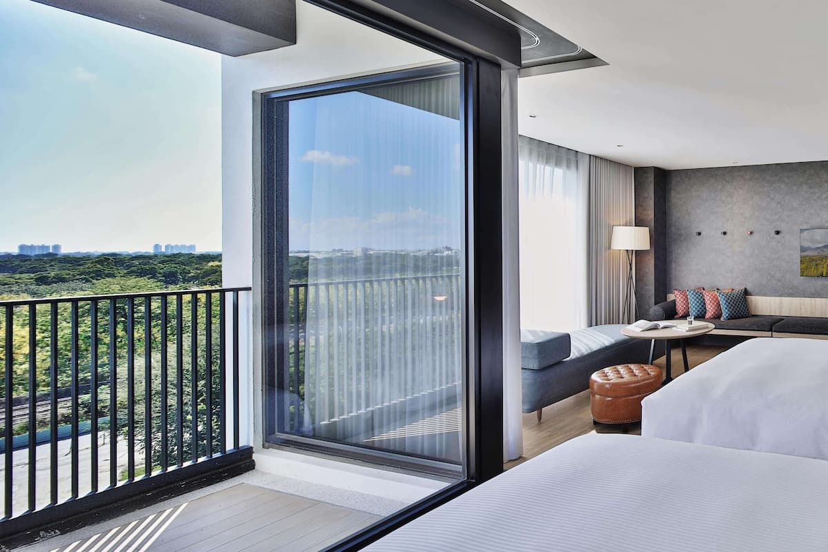 Cortinas blackout, insonorización, wifi gratis y ropa de cama