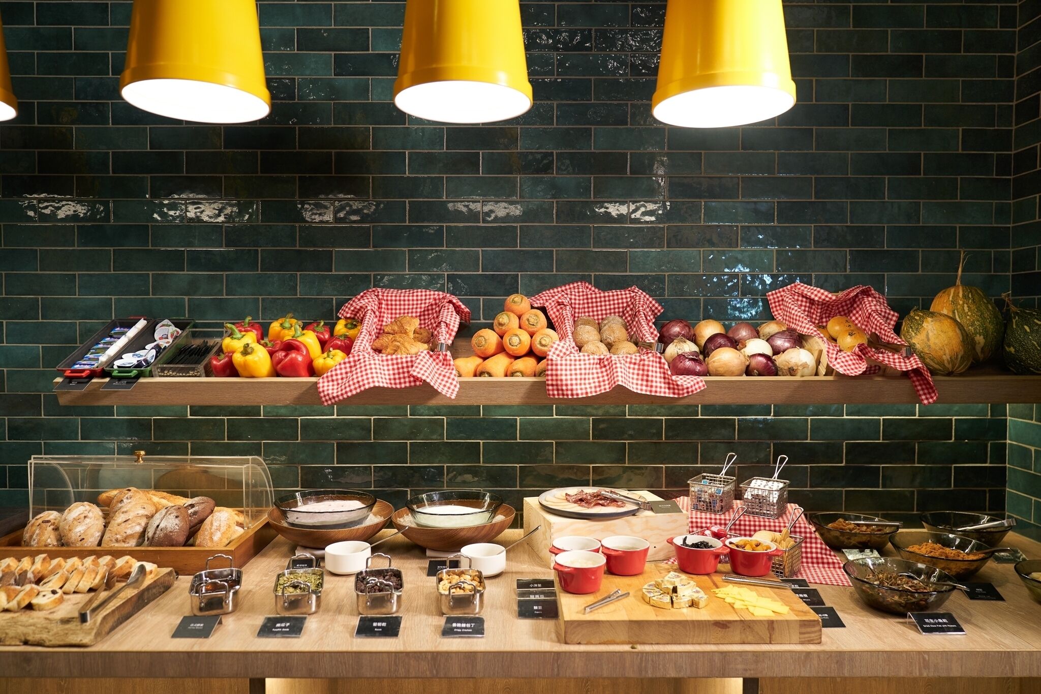 daily self-service breakfast (twd 418 per person)