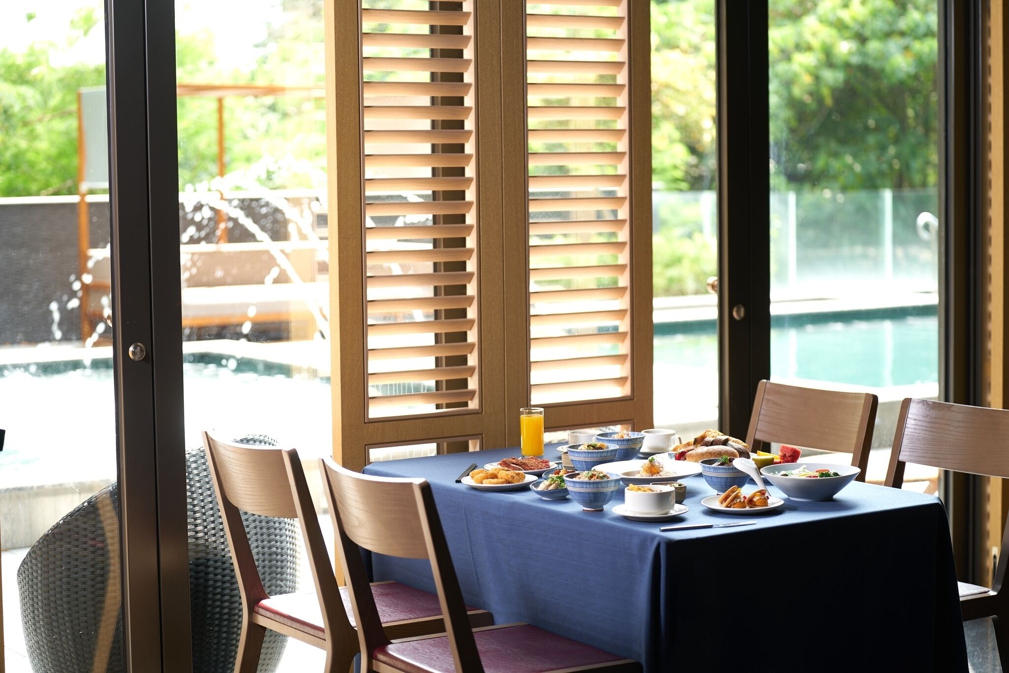 daily self-service breakfast (twd 418 per person)