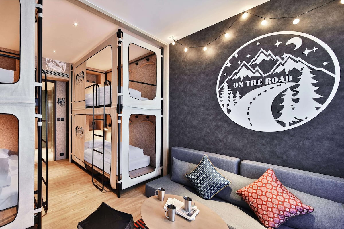 Habitación cuádruple Prestigio | Cortinas blackout, insonorización, wifi gratis y ropa de cama