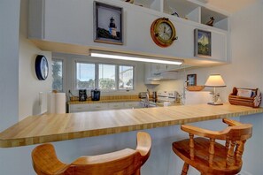 Fridge, microwave, oven, stovetop - Anchors Away - Hosted By Moore AI Rentals (Fernandina Beach)