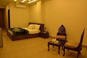 Double Room | In-room safe, desk, laptop workspace, blackout drapes - Hotel Heaven Heights (Islamabad)